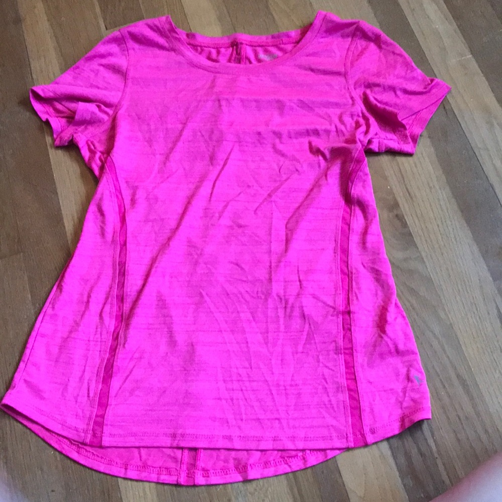 Women’s athletic top